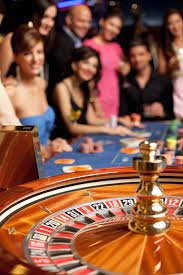 Antarmuka Relax Gaming di aplikasi mobile liga158 menampilkan meja blackjack langsung dengan dealer profesional